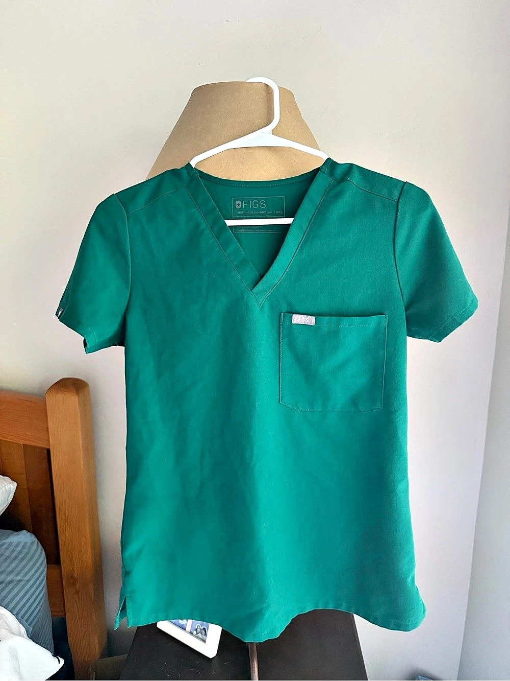 FIGS Catarina One-Pocket Scrub Top Hunter Green XXS